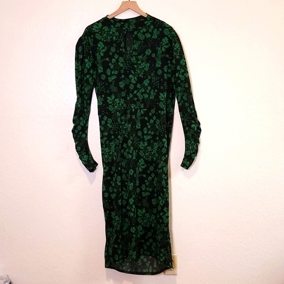 📌FINAL SALE  |Who What Wear | Black & Green Floral Fitted Midi Dress - Picture 8 of 13